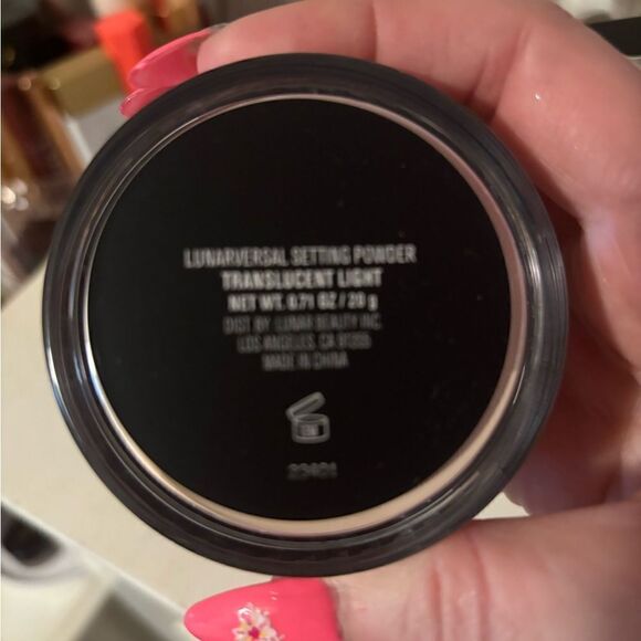 Lunar Beauty Translucent Setting Powder - Picture 2 of 4